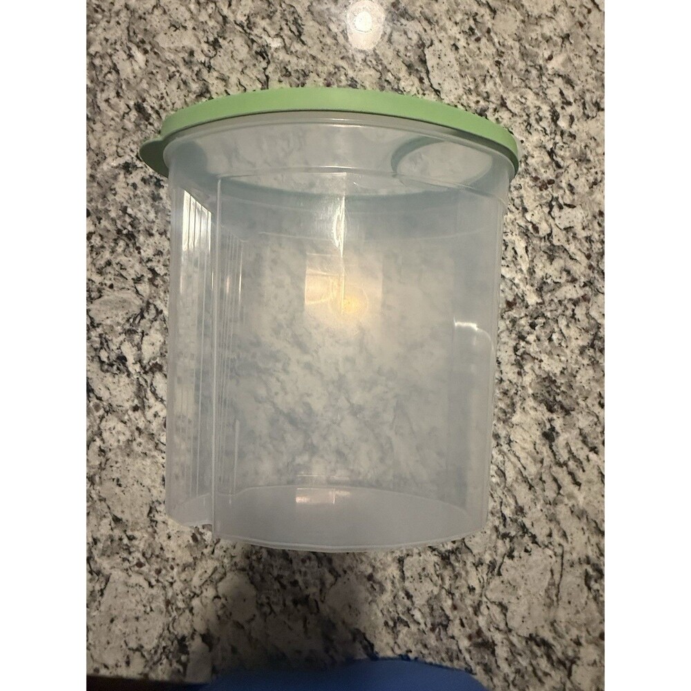 Rubbermaid Snap Lid Easy Grip Cereal Dry Goods Clear Container 1.5 Gallon